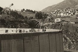 Pieve di Cadore arch dam on the Piave river, construction work